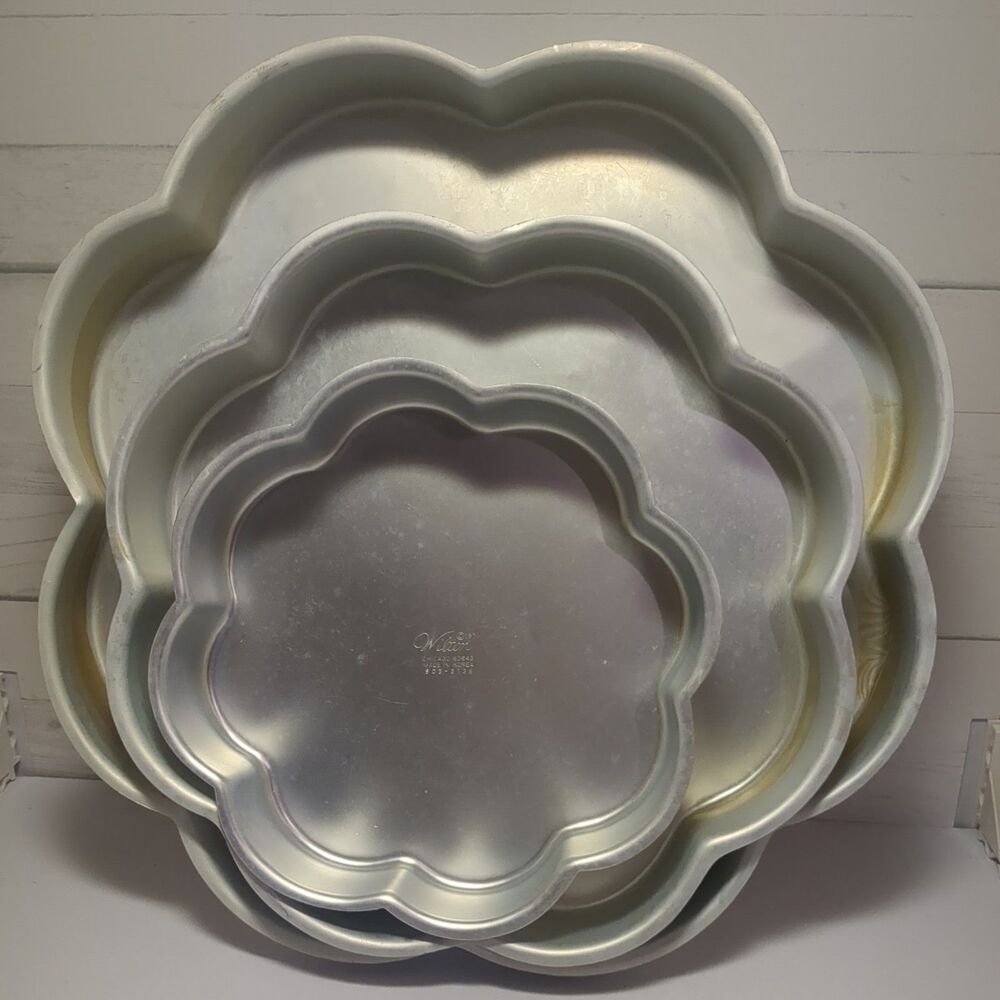 Vintage Wilton Cake Pans 3pc Tiered Set Scalloped Flower Cake Pans 502-2138